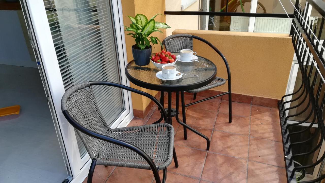 Apartament Z Balkonem Przy Latarni 150M Od Morza Kołobrzeg Kültér fotó